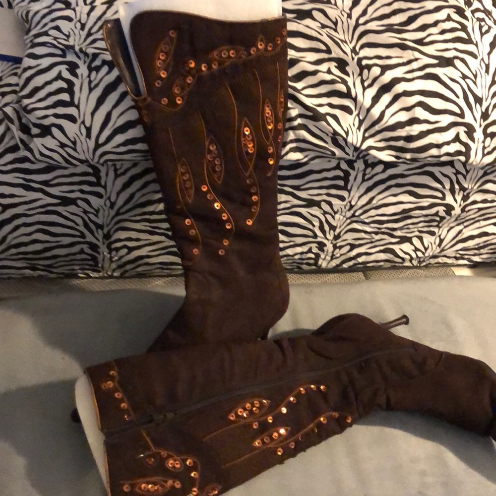 Boots - Picture 2 of 8